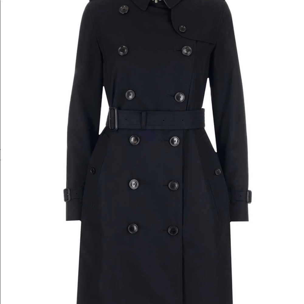 Belted Burberry trench size 4